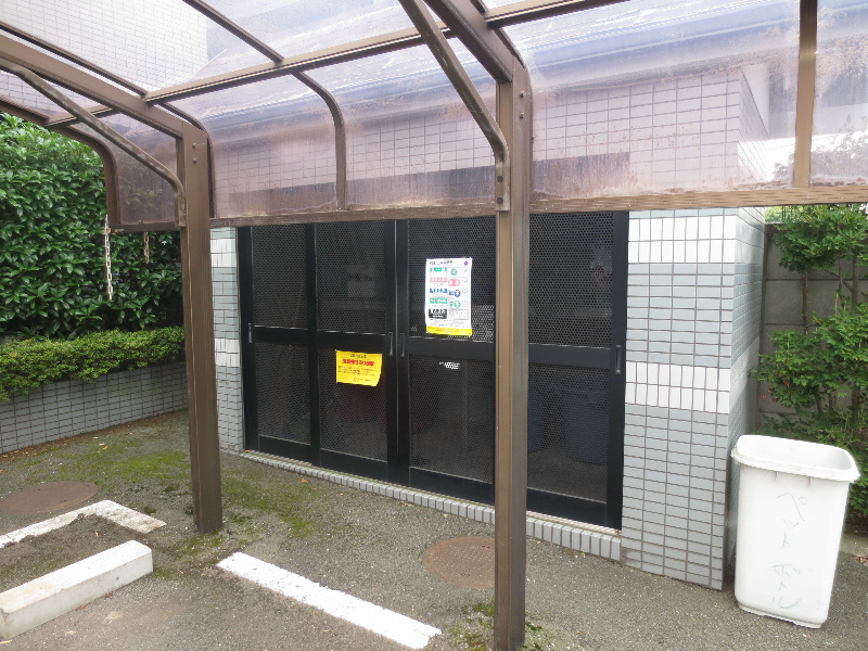 アーバン祖師谷 ゴミ置き場.jpg