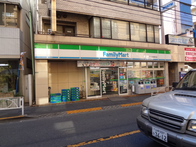リージア経堂イーストプレイス コンビ二：ﾌｧﾐﾘｰﾏｰﾄ ｻﾝｽﾞ経堂駅北店　798m