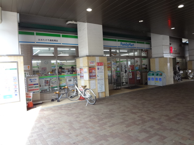 イルマーレ千歳船橋 コンビ二：ﾌｧﾐﾘｰﾏｰﾄ 千歳船橋駅南店　91m