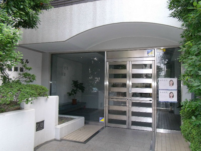 グランベル祖師谷 建物入口.jpg