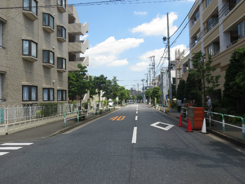 ベルヴェデール・ヒロ 東側・道路.jpg