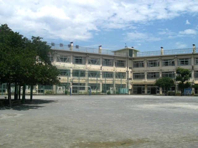 パティオ砧 小学校：世田谷区立砧小学校　1422m