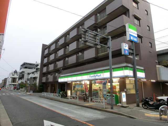 エスシード千歳台 コンビ二：ﾌｧﾐﾘｰﾏｰﾄ 砧城山通り店　166m