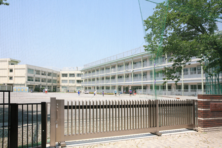 ＲＥＳＩＡ経堂テラスガーデン 小学校：世田谷区立赤堤小学校　719m