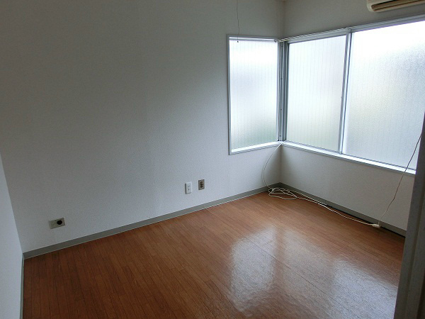 直井ビル 部屋１.jpg