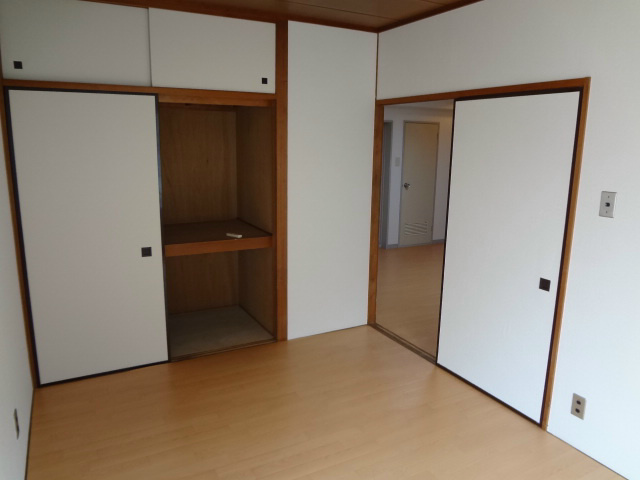 直井ビル 部屋３.jpg