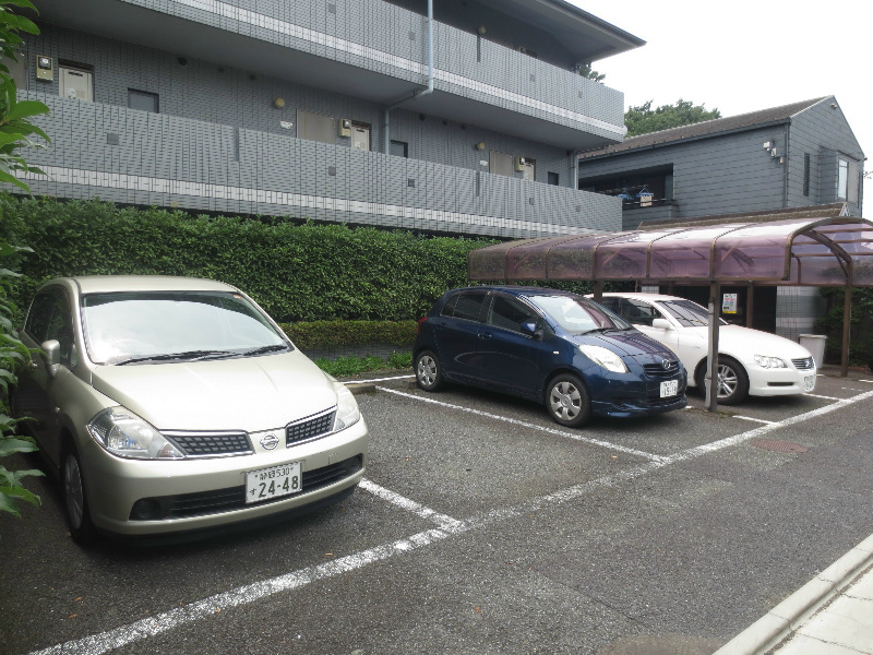 アーバン祖師谷 駐車場.jpg
